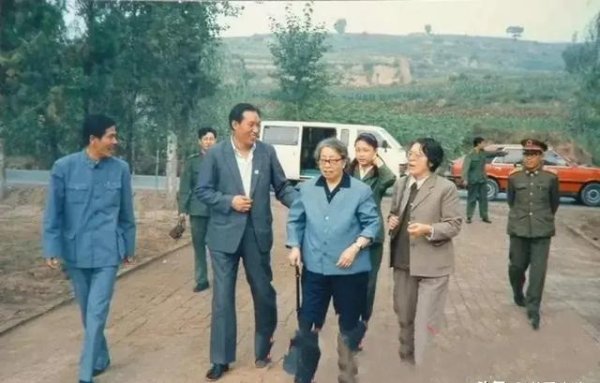 开云体育(中国)官方网站她就绝不夷犹地加入到回击侵犯者的戎行里-开云「中国」Kaiyun·官方网站-